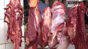 Video: Rợn người công nghệ 'phù phép' thịt trâu thành thịt bò