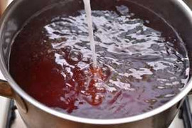 Clip: Sản xuất siro bằng hóa chất lạ ở TP.HCM