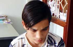 Ném bột ớt vào cảnh sát trên đường chạy trốn