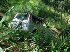 Xe đi đám cưới về bay xuống vực, 3 người chết tại chỗ