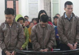 Bán giấy tờ giả, sinh viên thu lợi hàng chục triệu đồng