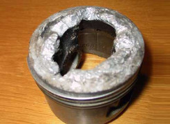 Đổ sai loại xăng có thể gây nổ động cơ