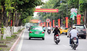 Vừa nhận hơn 3.600 tấn gạo cứu đói, vừa bắn pháo hoa