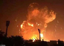 Clip: Nổ xưởng pháo hoa Trung Quốc