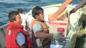 Clip: Hơn 1 tấn quà Tết đến Trường Sa