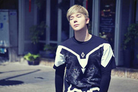 Nathan Lee diện hàng hiệu cực chất trên đường phố