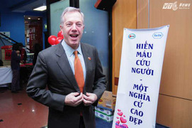 Đại sứ Mỹ tiết lộ nhóm máu của mình trong lễ hiến máu trước Tết Nguyên đán