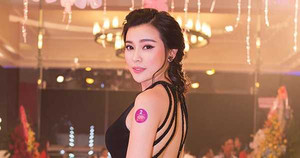 Cao Thái Hà khoe lưng trần sexy, lái xe tiền tỷ dự sự kiện