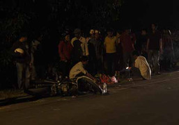 Bố mẹ gào khóc bên thi thể con gái 3 tuổi bị xe tải cán chết