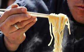 Phát giác 'trò bẩn' thêm thuốc phiện vào món ăn để níu khách