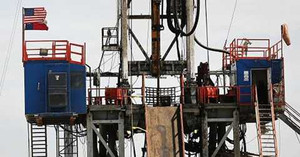 Giá dầu tăng vọt xuyên mốc 32 USD/thùng nhờ đợt rét sâu