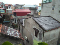 Clip: Băng tuyết phủ trắng mái nhà, xe cộ ở thành phố Lạng Sơn