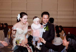 Trang Nhung rạng rỡ bế con gái bên chồng trong ngày cưới