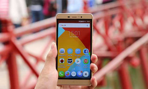 Điện thoại chơi game tốt, màn hình 5.5 inch giá ‘mềm’