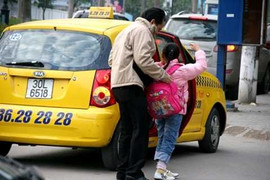 Phát khóc vì không gọi được taxi trong ngày Hà Nội có tuyết rơi
