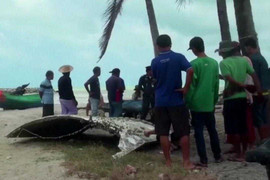 Clip: Tìm thấy mảnh vỡ nghi của máy bay MH370 ở Thái Lan