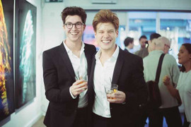 Hai chàng trai trẻ kiếm hơn 1 triệu bảng Anh nhờ mạng xã hội