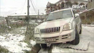 Clip: Mẫu Sơn bị cô lập vì băng tuyết