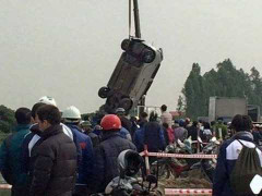 Phát hiện tài xế tử vong trong xe taxi nổi trên sông