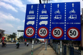 Ảnh: Dân TP.HCM thở phào vì không còn biển báo 'bẫy' người