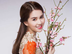 Ngọc Trinh e ấp kín đáo trong tà áo dài