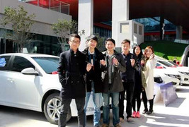 Làm ăn phát đạt, giám đốc bạo tay thưởng Tết bằng xe hơi