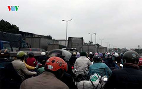 Tắc đường kinh hoàng trên Quốc lộ 5