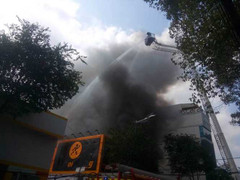 Cháy lớn ở 'Thế giới di động' giữa trung tâm Sài Gòn