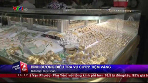 Clip: Táo tợn dùng búa uy hiếp, cướp tiệm vàng ở Bình Dương