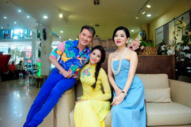 Phạm Hương nền nã dịu dàng bên Mr Đàm 'màu mè' rực rỡ