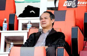 Bầu Đức ngậm ngùi xem cầu thủ hay nhất của mình 'phản' đồng đội