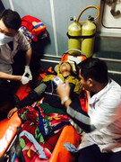 Trắng đêm cứu ngư dân bị nạn ở Hoàng Sa