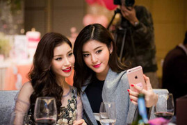 Á hậu Huyền My quyến rũ bên người đẹp Lam Cúc