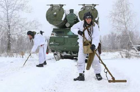 Xem lính Nga tháo mìn hộ tống tên lửa phòng không S-300V