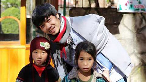 Mặc vai gãy, Công Phượng vẫn đi leo núi