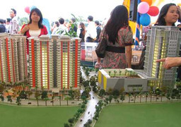 Mùa tết ế ẩm, cò đất ngủ gật canh sàn