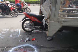 Tông thẳng vào đuôi xe tải, nam thanh niên chết thảm