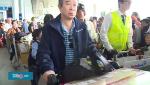 Clip: Hàng chục nghìn người kẹt cứng tại sân bay Tân Sơn Nhất