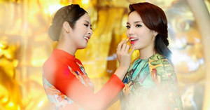 Hoa hậu Kỳ Duyên, Ngọc Hân chăm chút cho nhau trong sự kiện