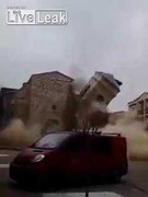 Clip: Kinh hoàng nhà thờ 300 tuổi 'hóa tro bụi' trong nháy mắt