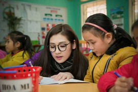 Á hậu Tú Anh lên vùng cao làm cô giáo
