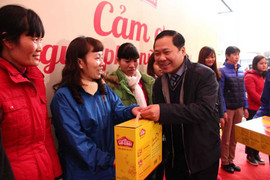 Hơn 1.600 nữ công nhân được đưa miễn phí về quê ăn Tết