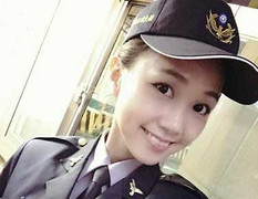 Nữ cảnh sát xinh như siêu mẫu khiến dân mạng xôn xao