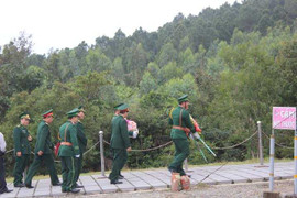 Ngàn người viếng mộ Đại tướng Võ Nguyên Giáp dịp cuối năm