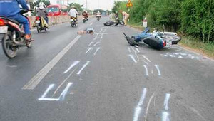 Cán chết người, xe khách điên cuồng bỏ chạy