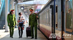 Sân ga chiều cuối năm