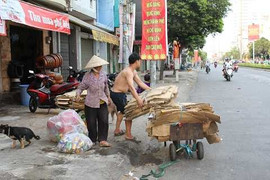 Tất bật mưu sinh giữa Sài Gòn ngày cuối cùng của năm