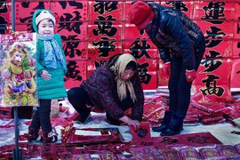 Hình ảnh ông đồ Trung Quốc tất bật những ngày Tết Bính Thân