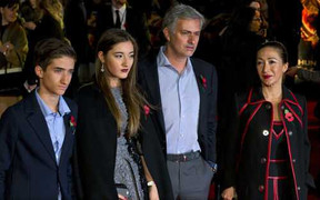 Mourinho, Guardiola: Sợ vợ mới là bí quyết thành công