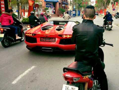 Ngắm xe hơi hàng 'độc' thảnh thơi ra đường ngày Tết